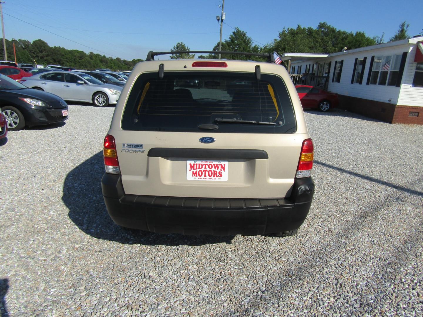 2007 GOLD /Tan Ford Escape (1FMYU02Z67K) with an 4 Cyl engine, Automatic transmission, located at 15016 S Hwy 231, Midland City, AL, 36350, (334) 983-3001, 31.306210, -85.495277 - Photo#6